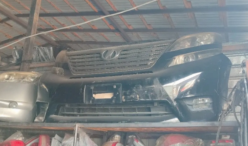Передний Бампер Toyota Alphard 2010